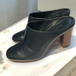 Botkier Black Sherry‎ Leather Mule Pump